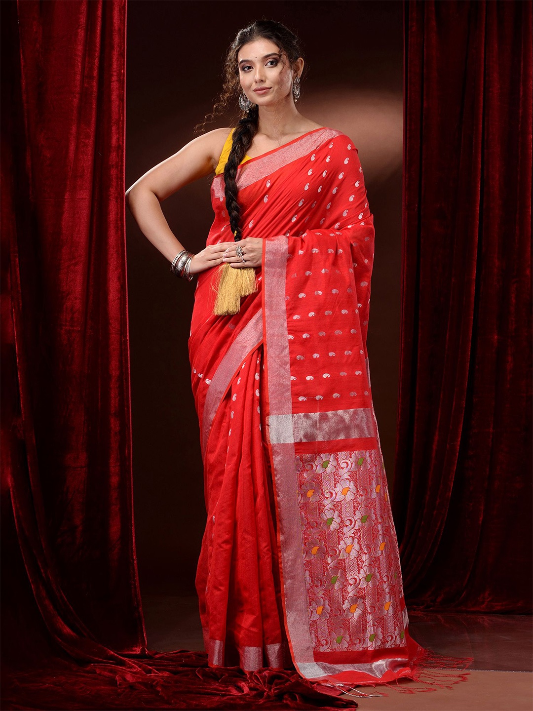 

Charukriti Woven Design Zari Saree, Red