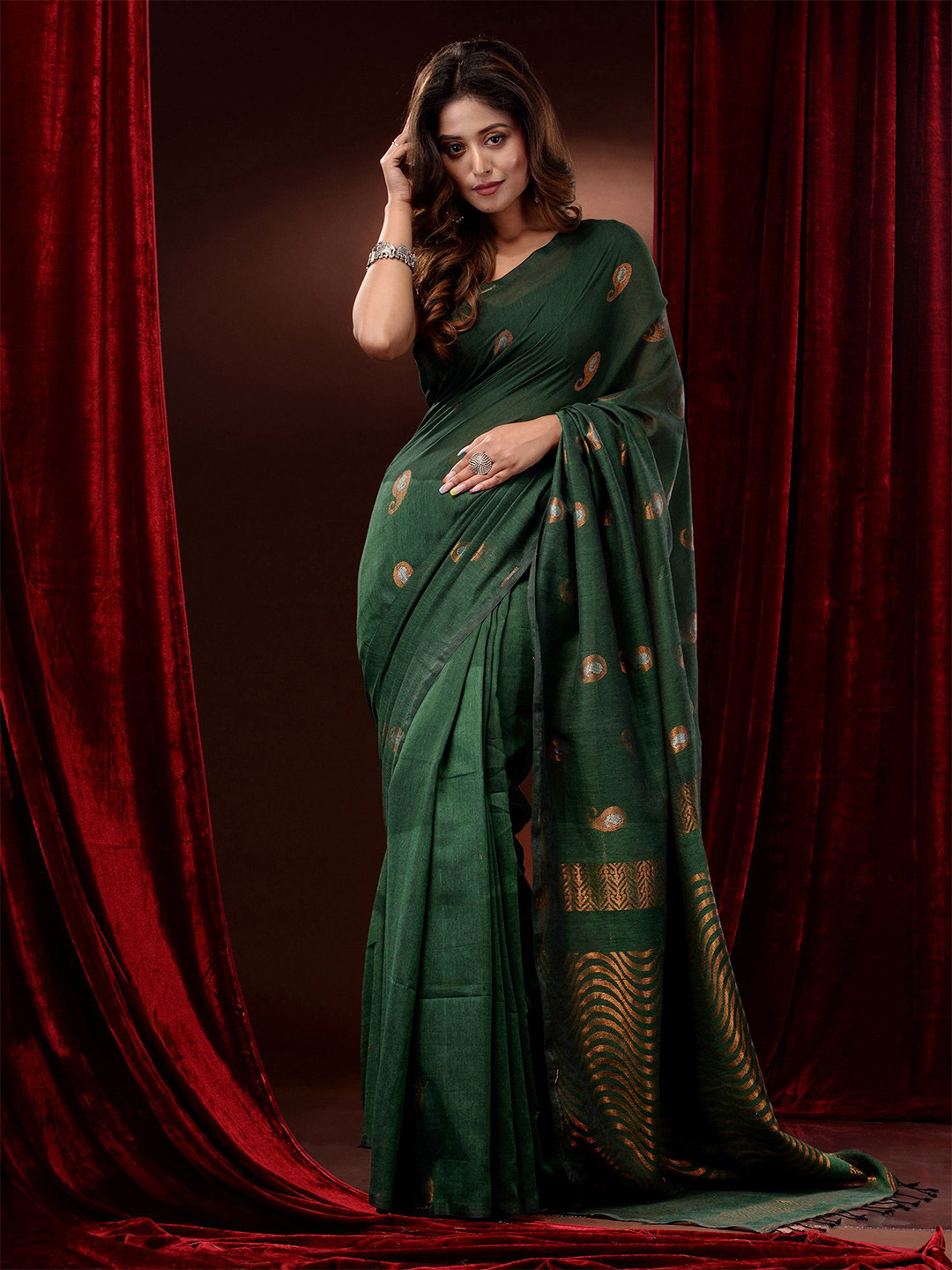 

Charukriti Woven Design Zari Pure Cotton Saree, Green