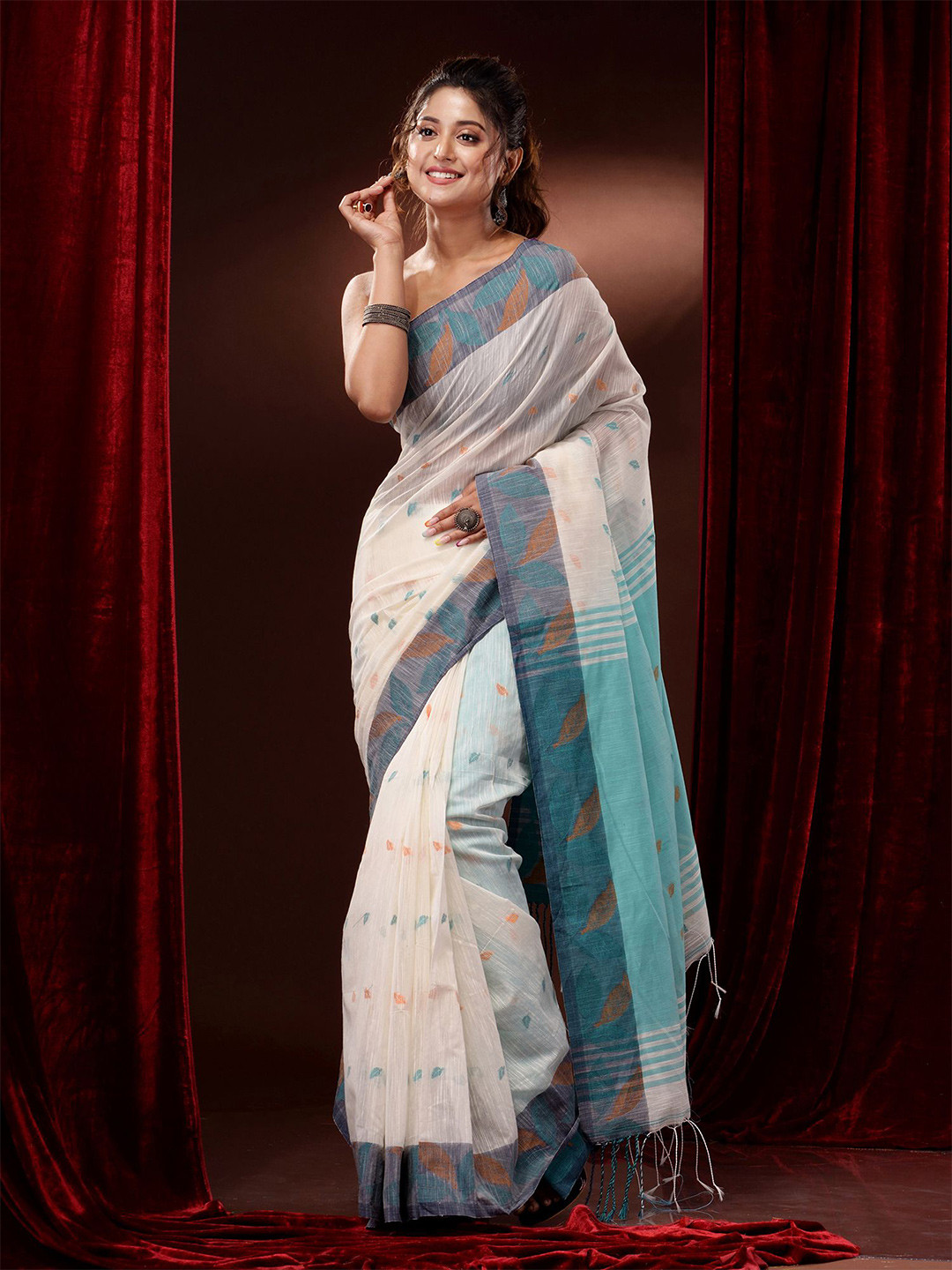 

Charukriti Woven Design Zari Pure Cotton Saree, Off white