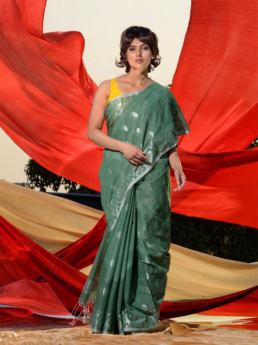 

Charukriti Woven Design Zari Saree, Green