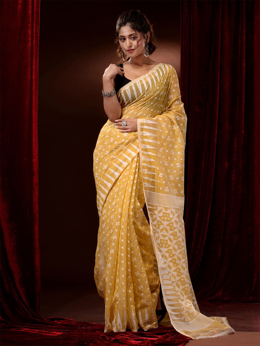 

Charukriti Woven Design Silk Cotton Jamdani Saree, Mustard