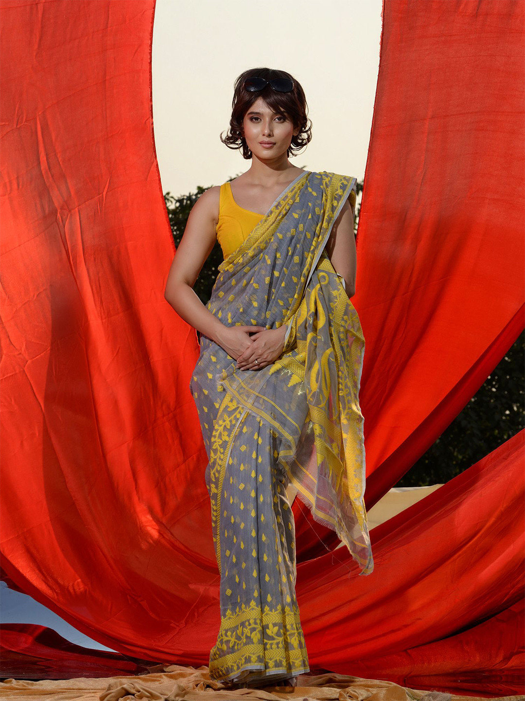 

Charukriti Woven Design Silk Cotton Jamdani Saree, Grey