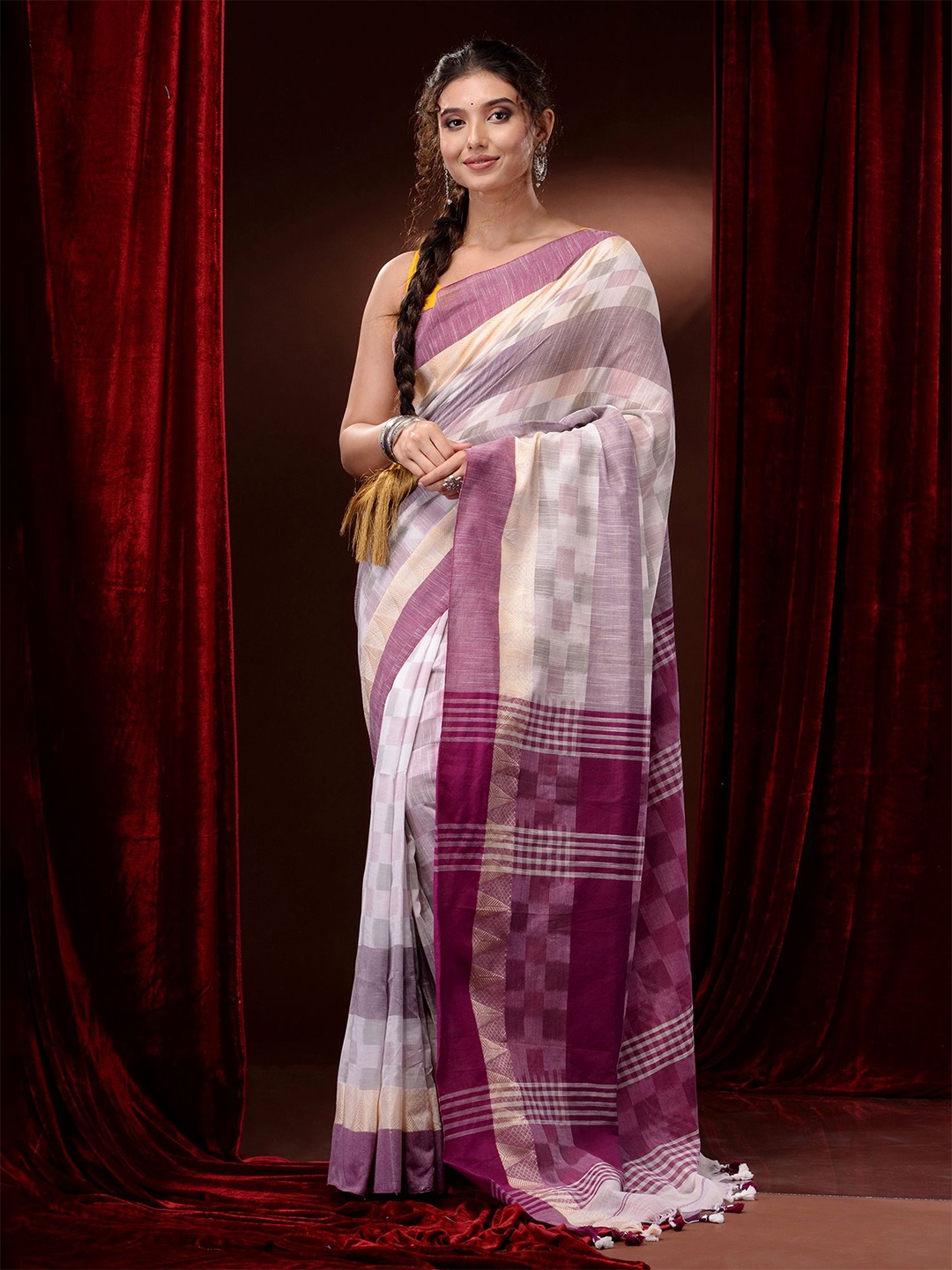 

Charukriti Checked Pure Cotton Saree, White
