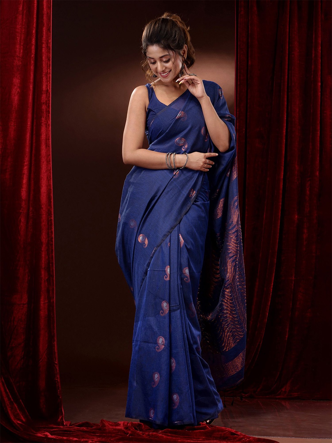 

Charukriti Woven Design Zari Pure Cotton Saree, Navy blue