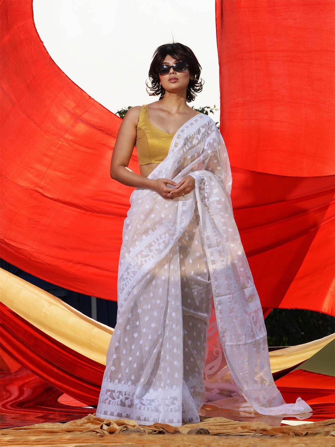 

Charukriti Woven Design Zari Silk Cotton Jamdani Saree, White
