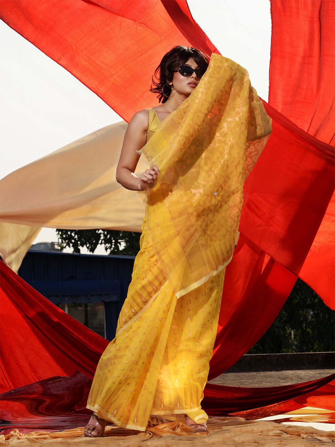

Charukriti Geometric Printed Woven Design Silk Cotton Jamdani Saree, Mustard