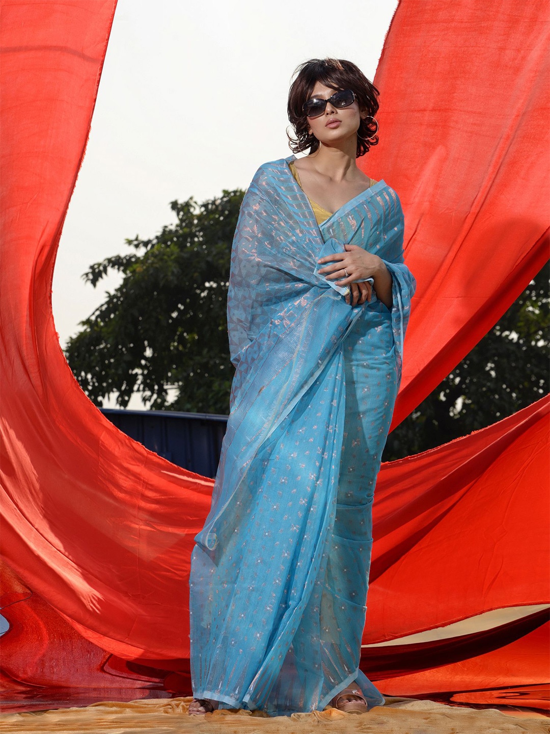 

Charukriti Woven Design Zari Silk Cotton Jamdani Saree, Blue