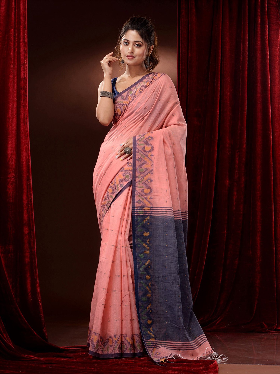 

Charukriti Woven Design Pure Cotton Saree, Peach