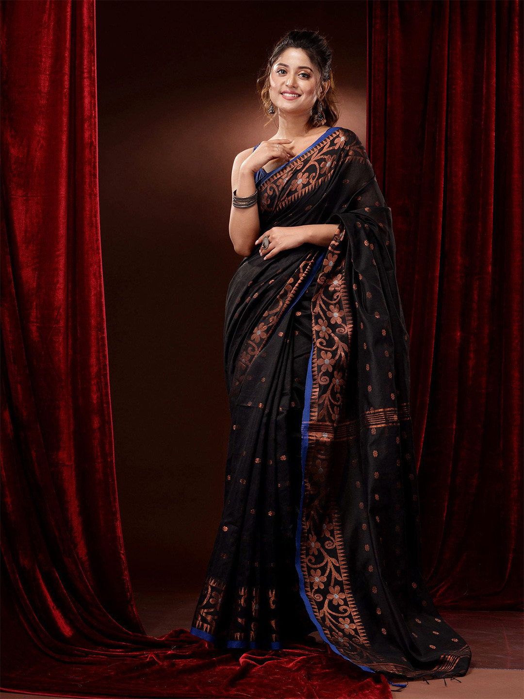 

Charukriti Woven Design Zari Saree, Black