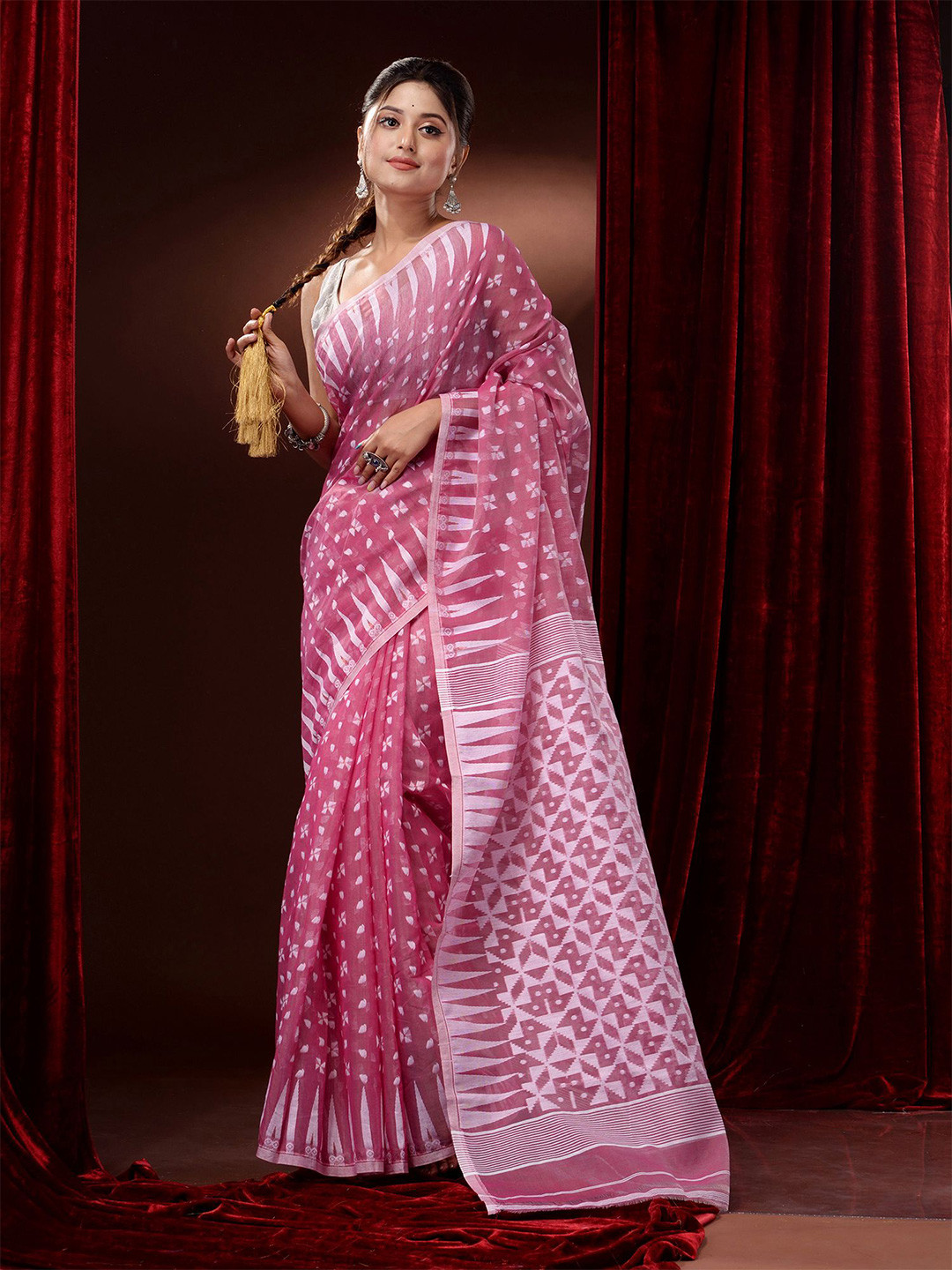 

Charukriti Woven Design Zari Silk Cotton Jamdani Saree, Pink