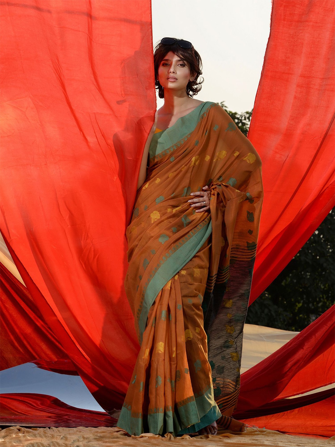 

Charukriti Woven Design Pure Cotton Saree, Orange