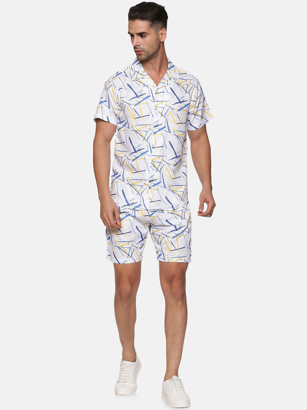 

Tusok Men Stick Lines Printed Shirt With Shorts, White