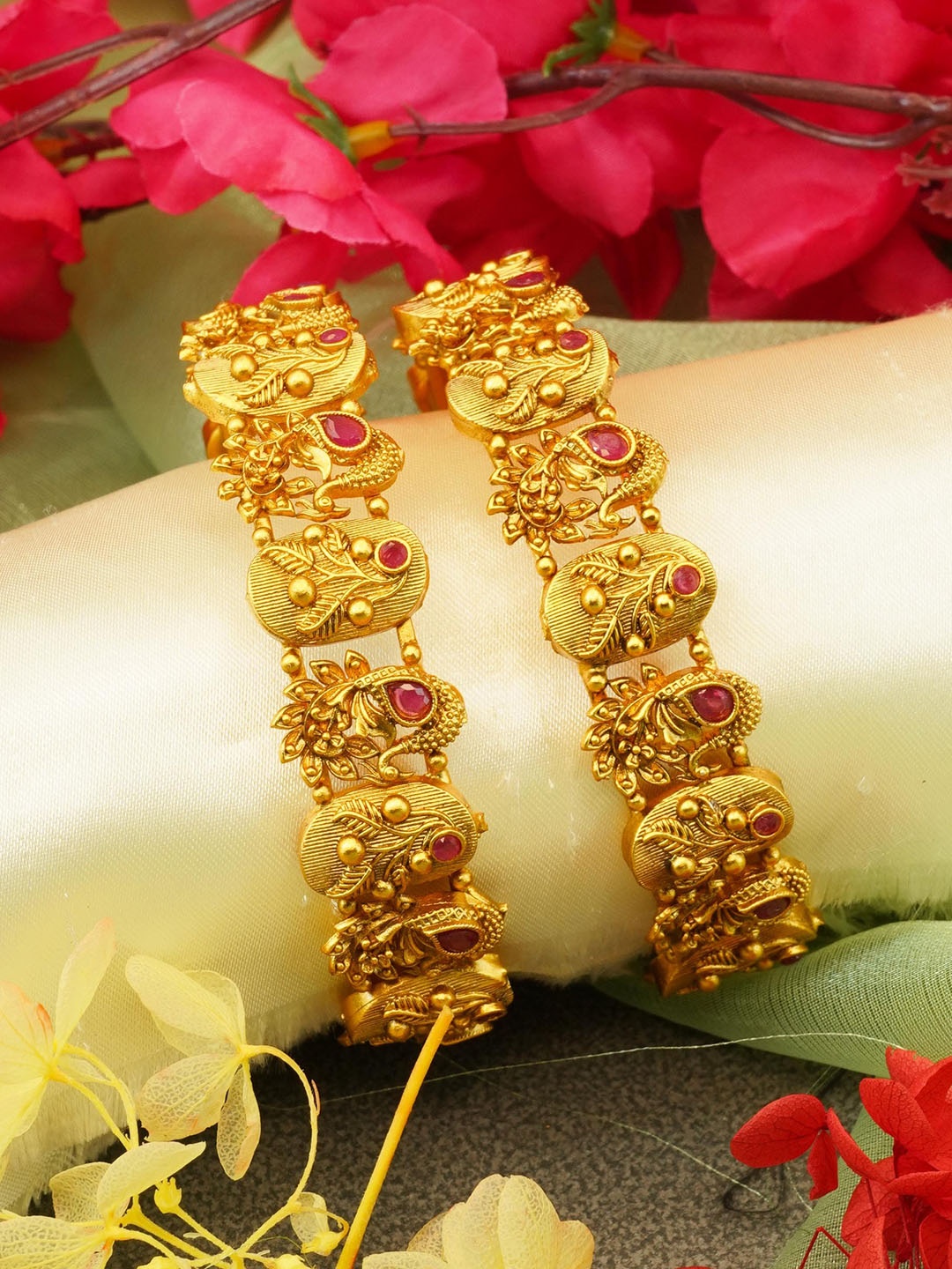 

GRIIHAM Set Of 2 Gold-Plated AD Studded Bangles