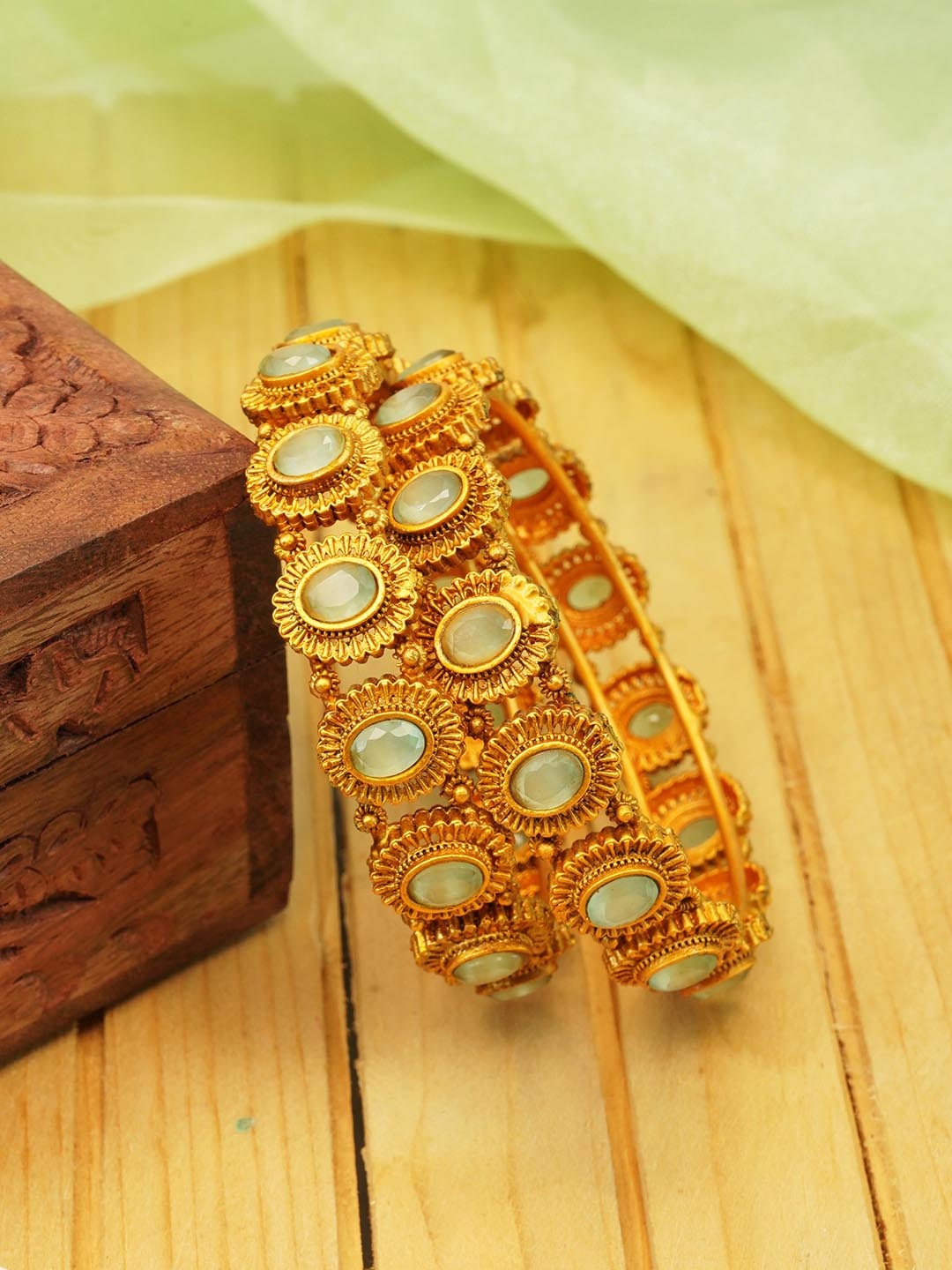 

GRIIHAM Set Of 2 Gold-Plated AD-Studded Bangles