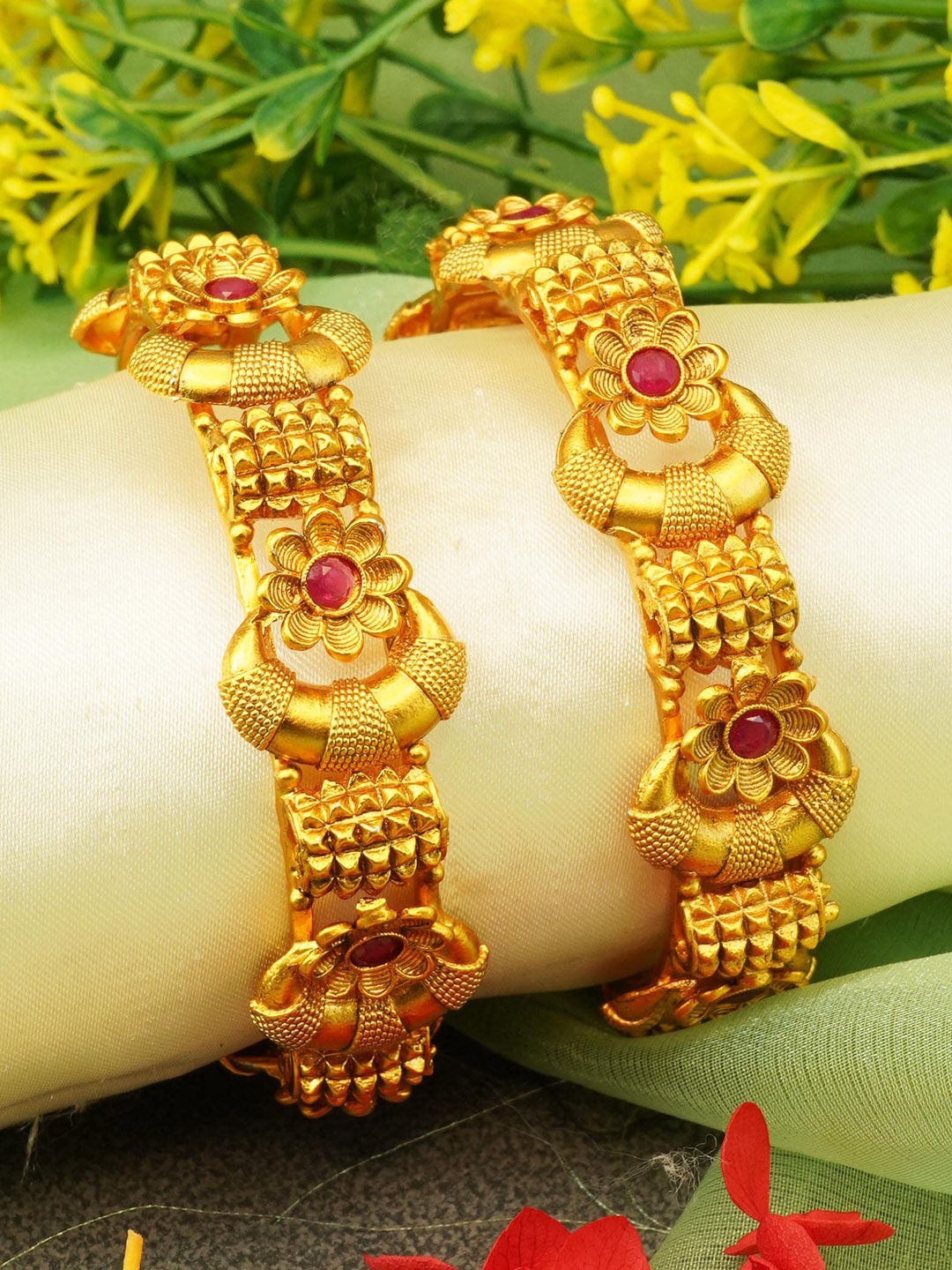 

GRIIHAM Set Of 2 Gold-Plated AD-Studded Bangles, Red