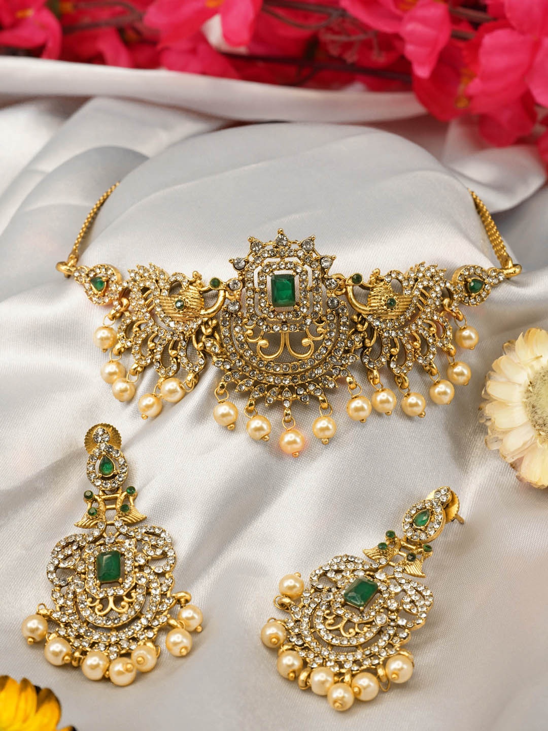 

GRIIHAM Elegant Gold-Plated AD Stone -Studded Short Choker Jewellery Set
