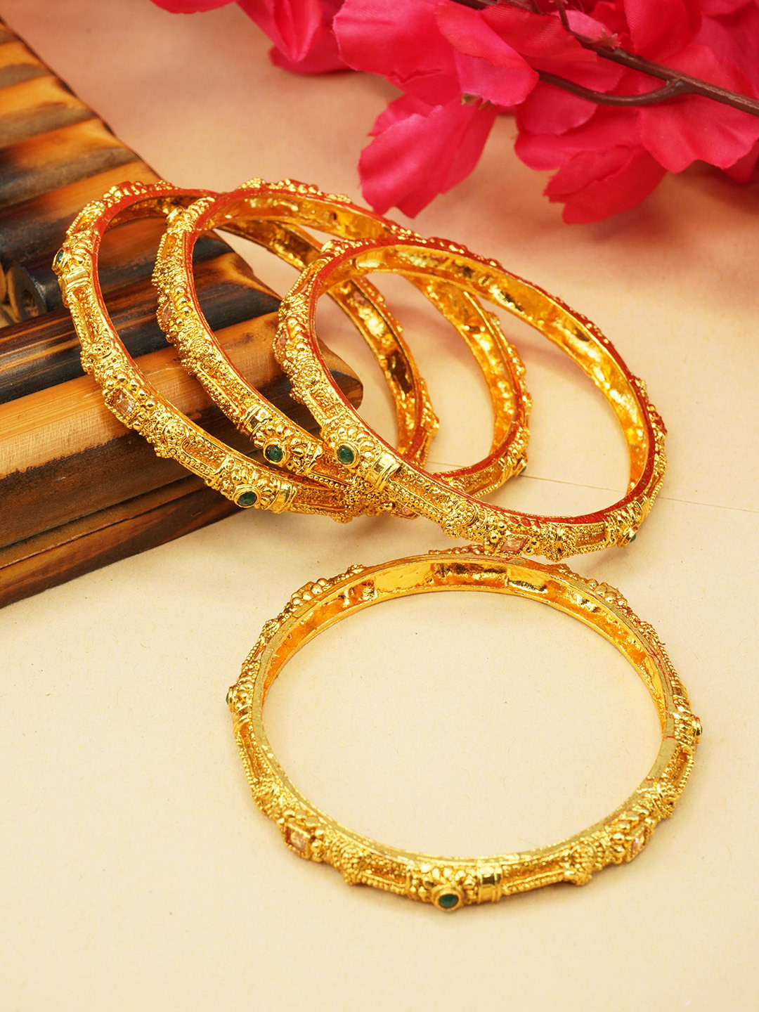 

GRIIHAM Set of 4 Gold-Plated AD Studded Bangles