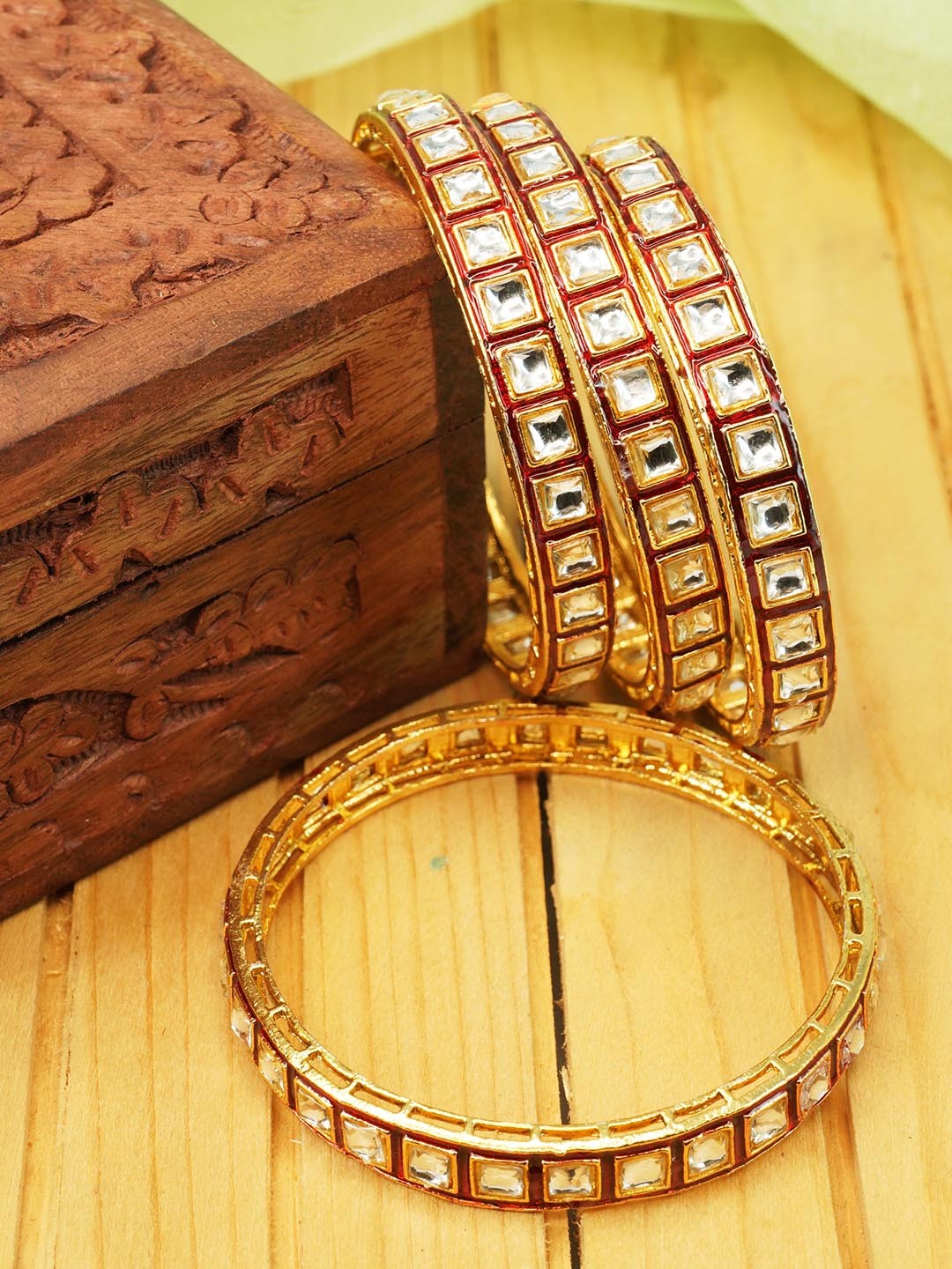 

GRIIHAM Set of 4 Gold-Plated AD Studded Bangles