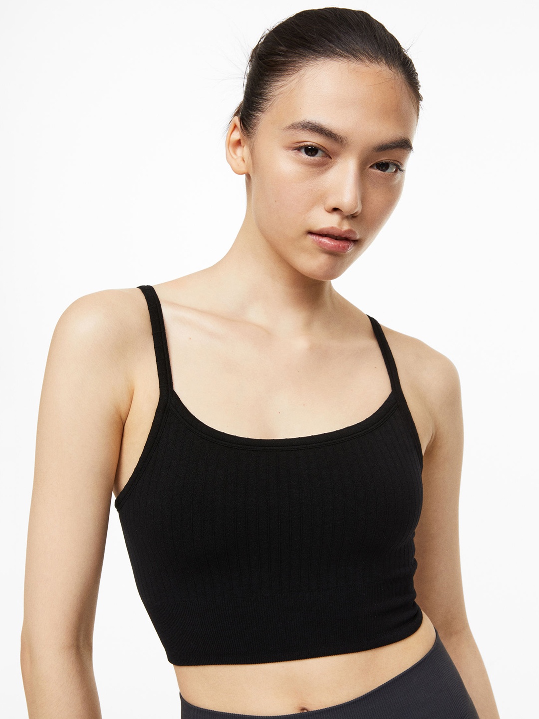 

H&M Light Support Sports bra in DryMove 1095050002, Black