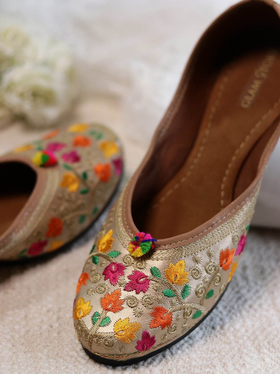 

GLAM STORY Women Embroidered Ethnic Mojaris Flats, Cream