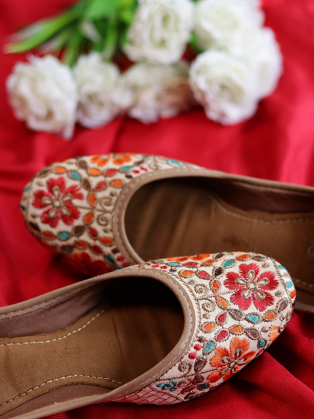

GLAM STORY Women Woven Design Mojaris, Cream