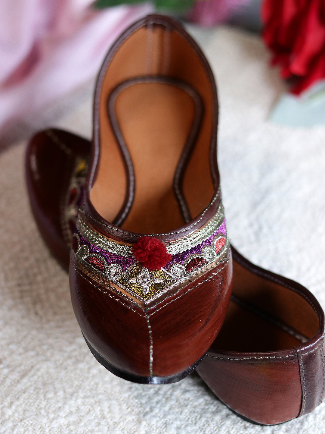 

GLAM STORY Embellished Ethnic Mojaris, Brown