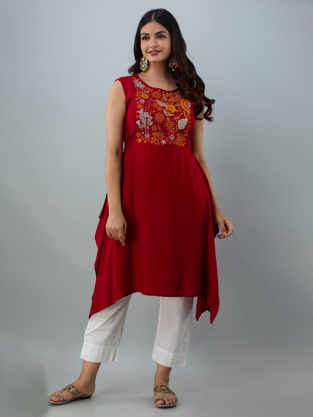 

Women Touch Women Floral Embroidered Floral Kurta, Maroon