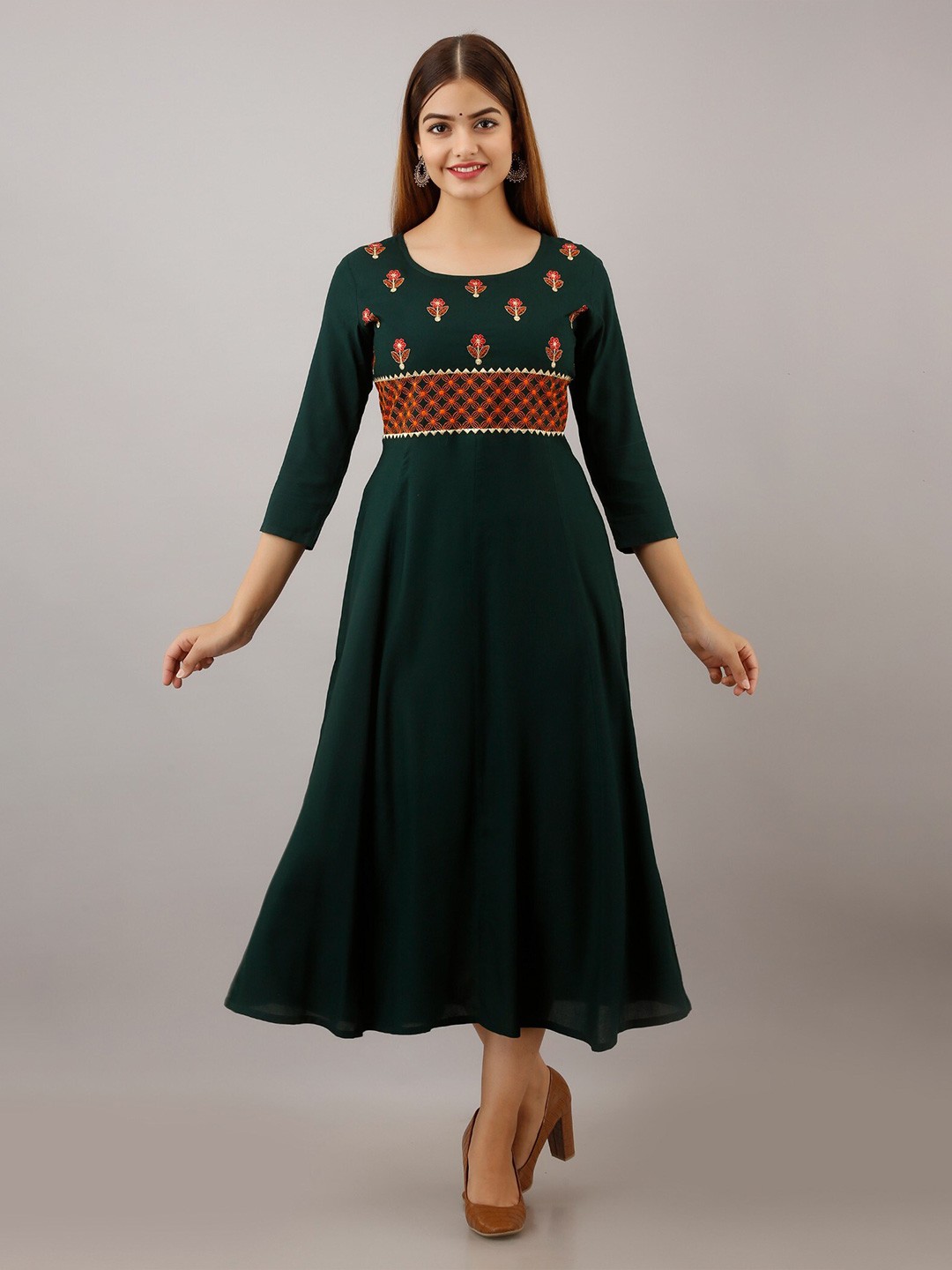 

Women Touch Ethnic Motifs Embroidered Maxi Maxi Dress, Green