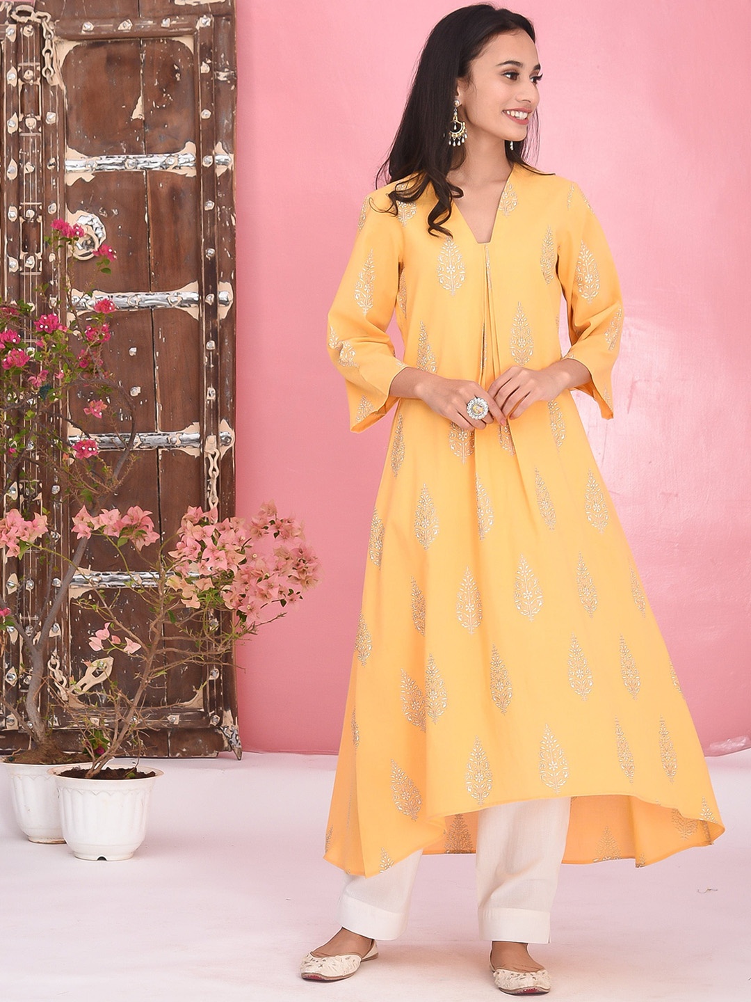 

Bunaai Women Floral Printed Angrakha Pure Cotton Kurta with Palazzos, Yellow
