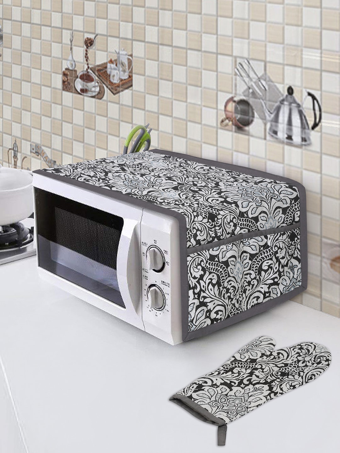

Rajasthan Decor White and Black Printed Cotton Quilted Microwave Cover With Gloves