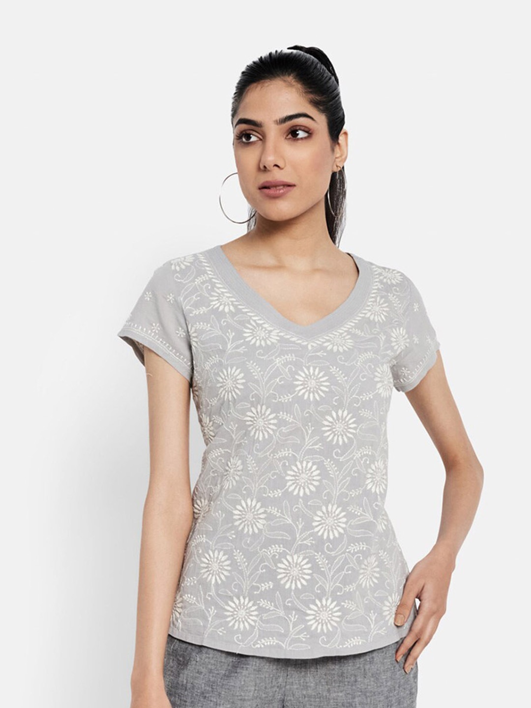 

Fabindia Floral Printed V-Neck Pure Cotton Tops, Grey