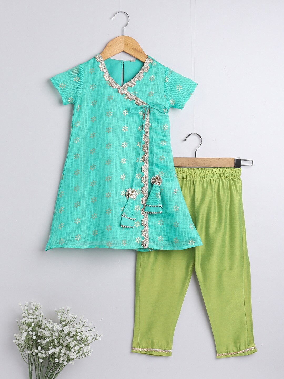 

The Magic Wand Girls Green Ethnic Motifs Gotta Patti Kurta with Trousers