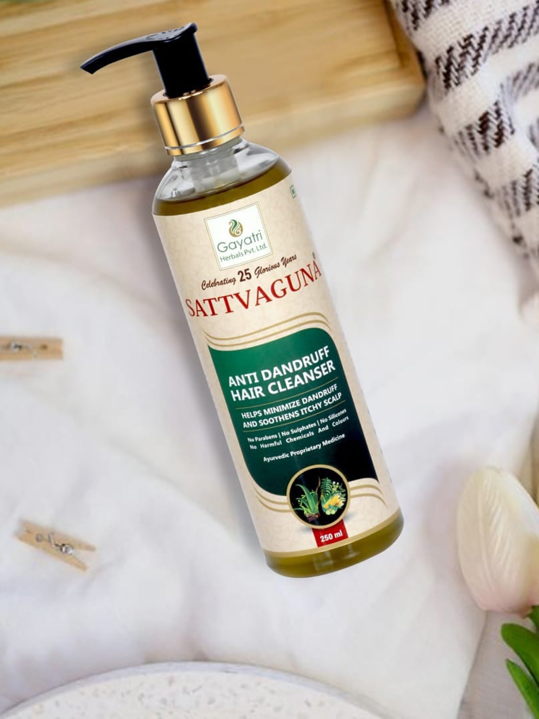 

Sattvaguna Anti Dandruff Hair Cleanser with Aloevera & Reetha - 250 ml, Beige