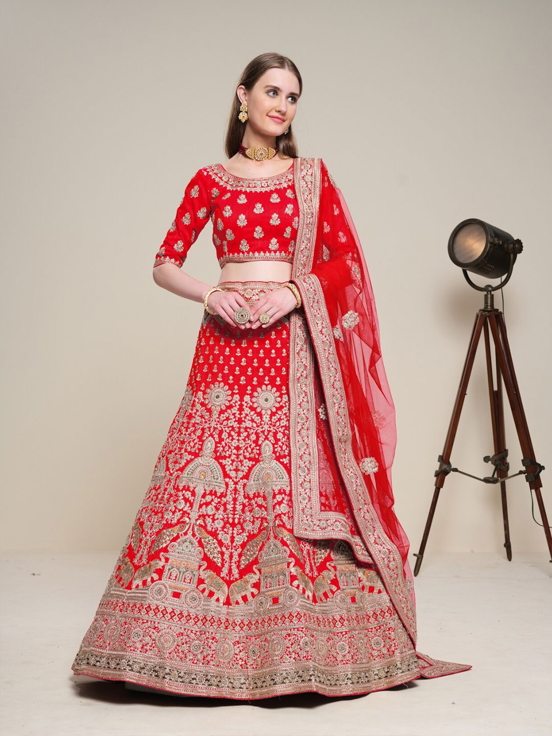 

DRESSTIVE Embroidered Thread Work Semi-Stitched Lehenga & Unstitched Blouse With Dupatta, Red