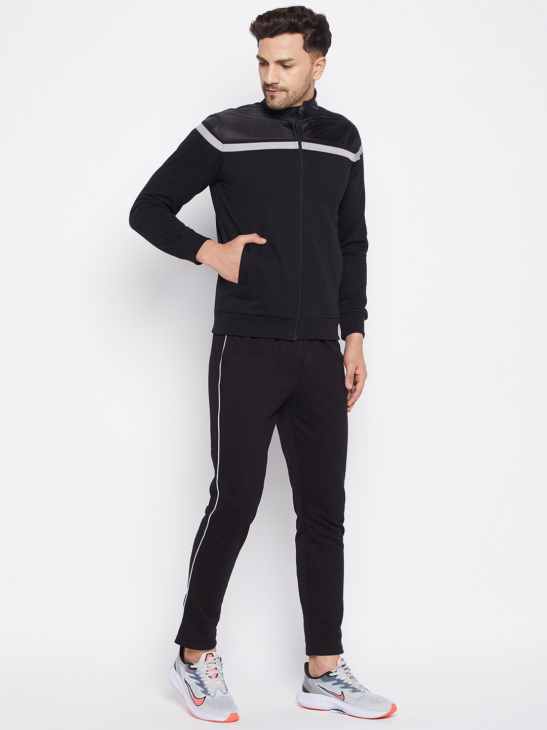 

WILD WEST Men Cotton Fleece Tracksuit, Black