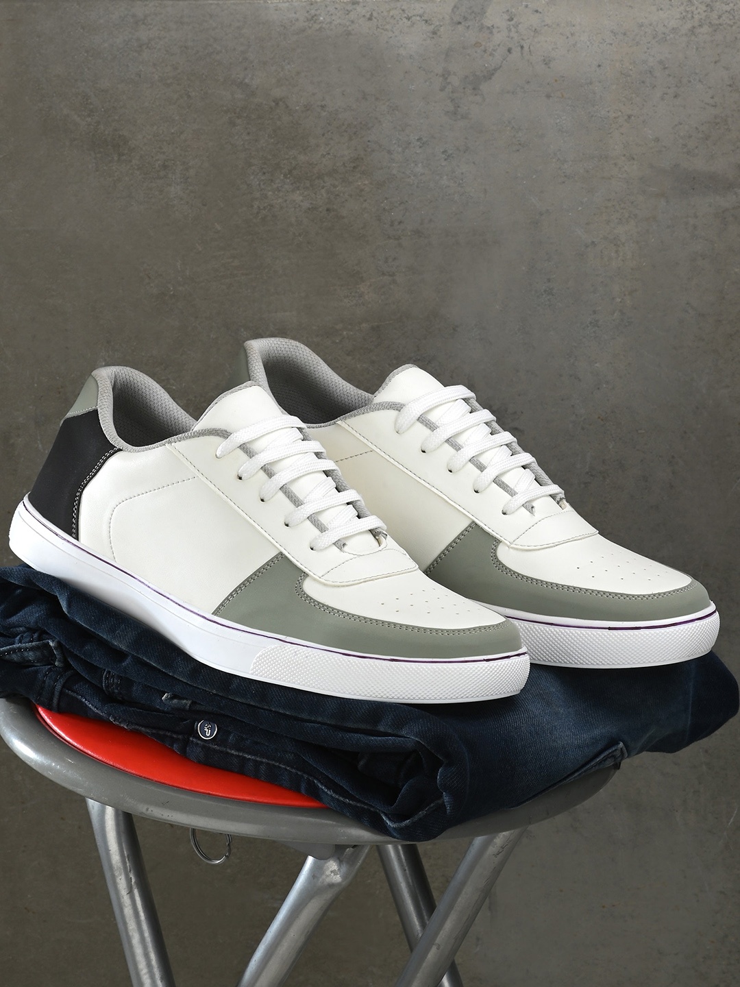 

Mast & Harbour Men Green Colourblocked Sneakers