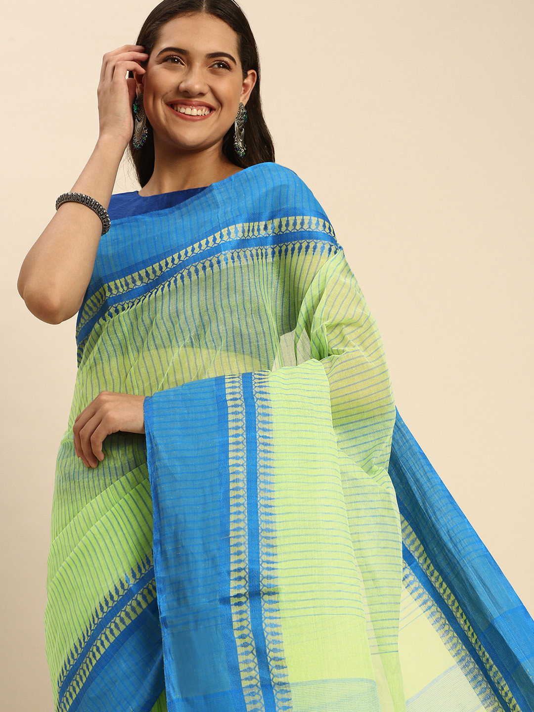 

DESH BIDESH Woven Design Pure Cotton Taant Saree, Green
