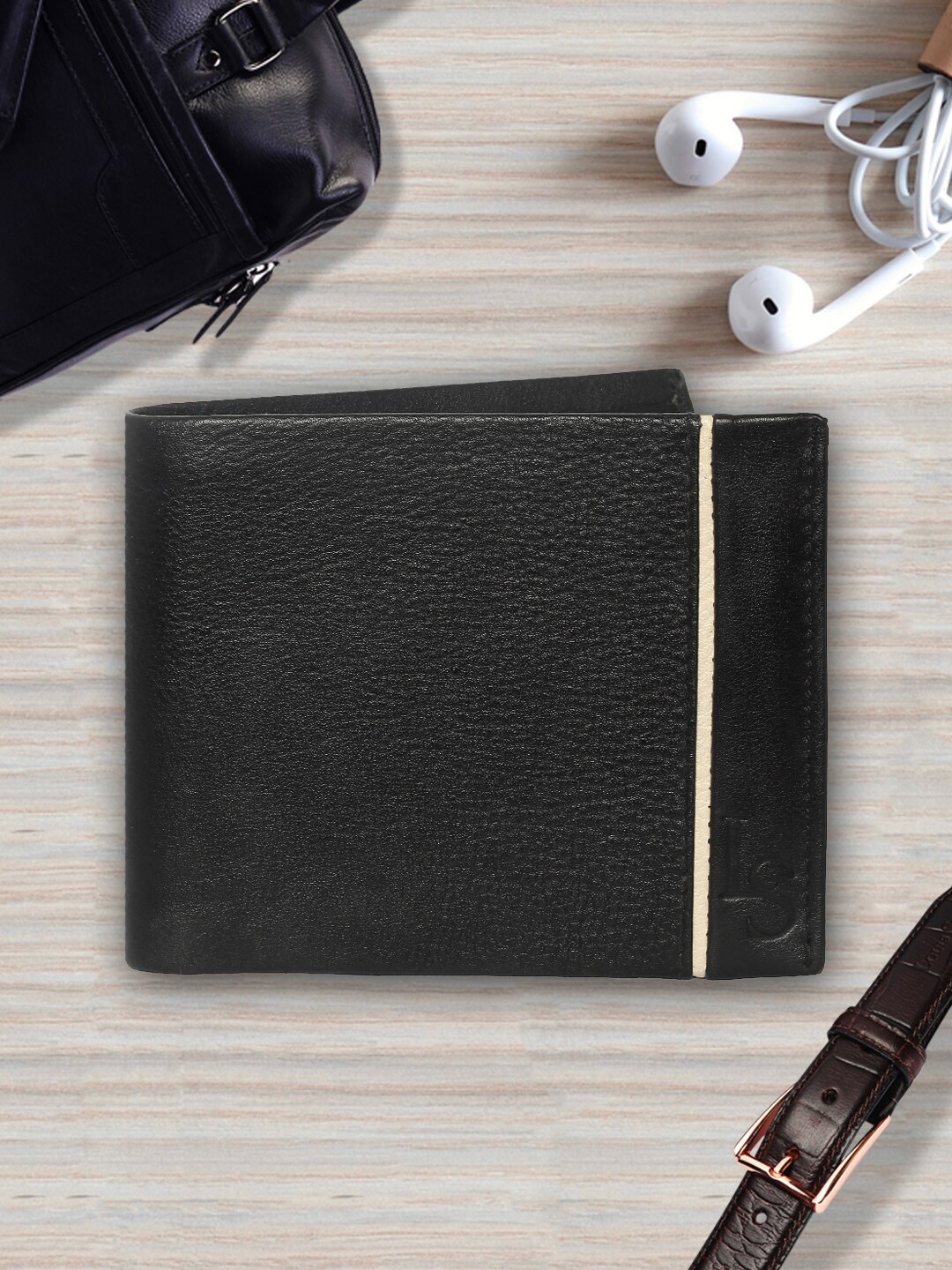 

LOUIS STITCH Men Textured Leather Three Fold Wallet, Black