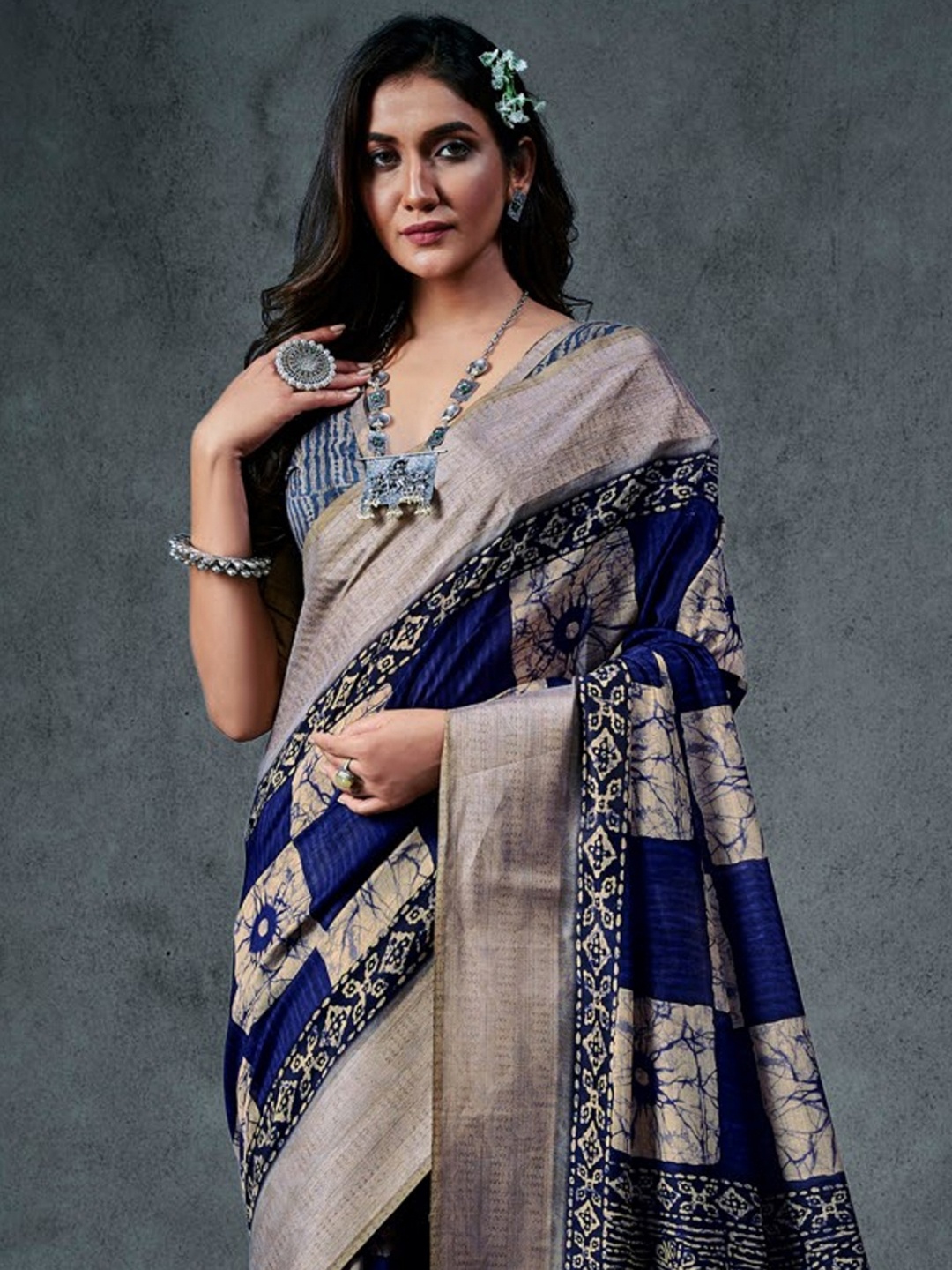 

KARAGIRI Geometric Printed Saree, Blue