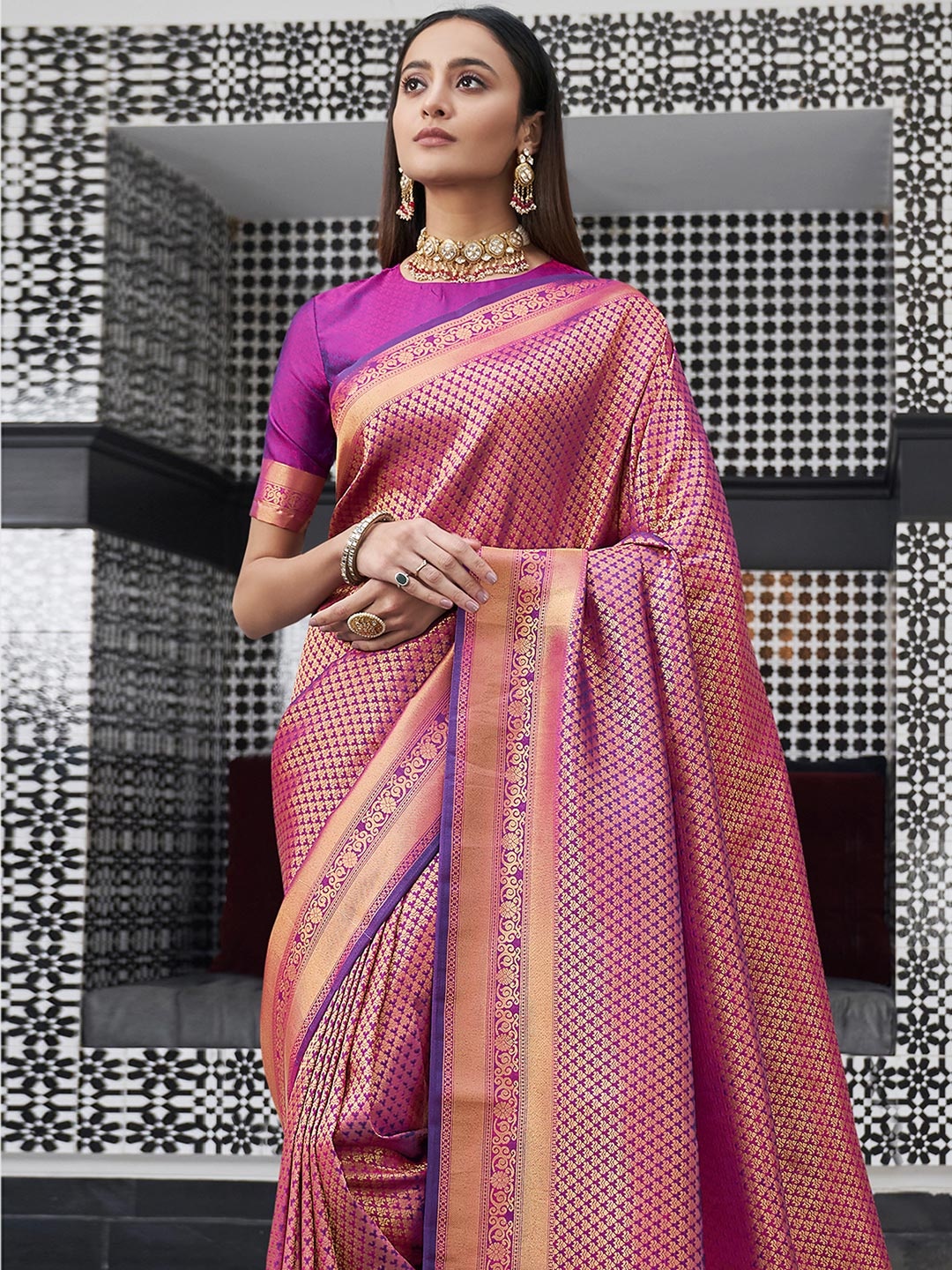 

KARAGIRI Floral Zari Silk Blend Kanjeevaram Saree, Purple