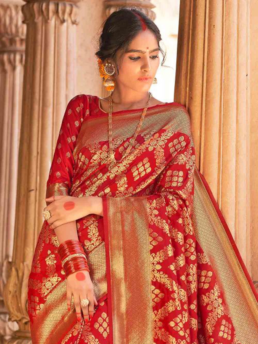 

KARAGIRI Floral Zari Silk Blend Banarasi Saree, Red