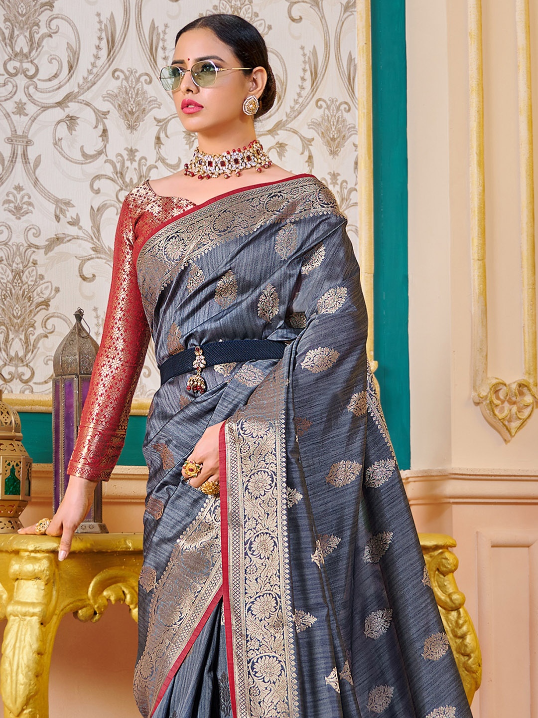 

KARAGIRI Floral Silk Blend Banarasi Saree, Red