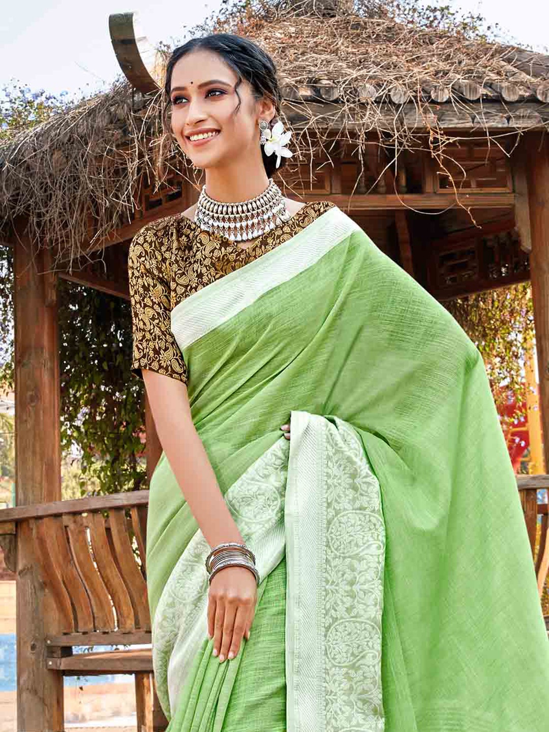 

KARAGIRI Paisley Embroidered Linen Blend Saree, Green