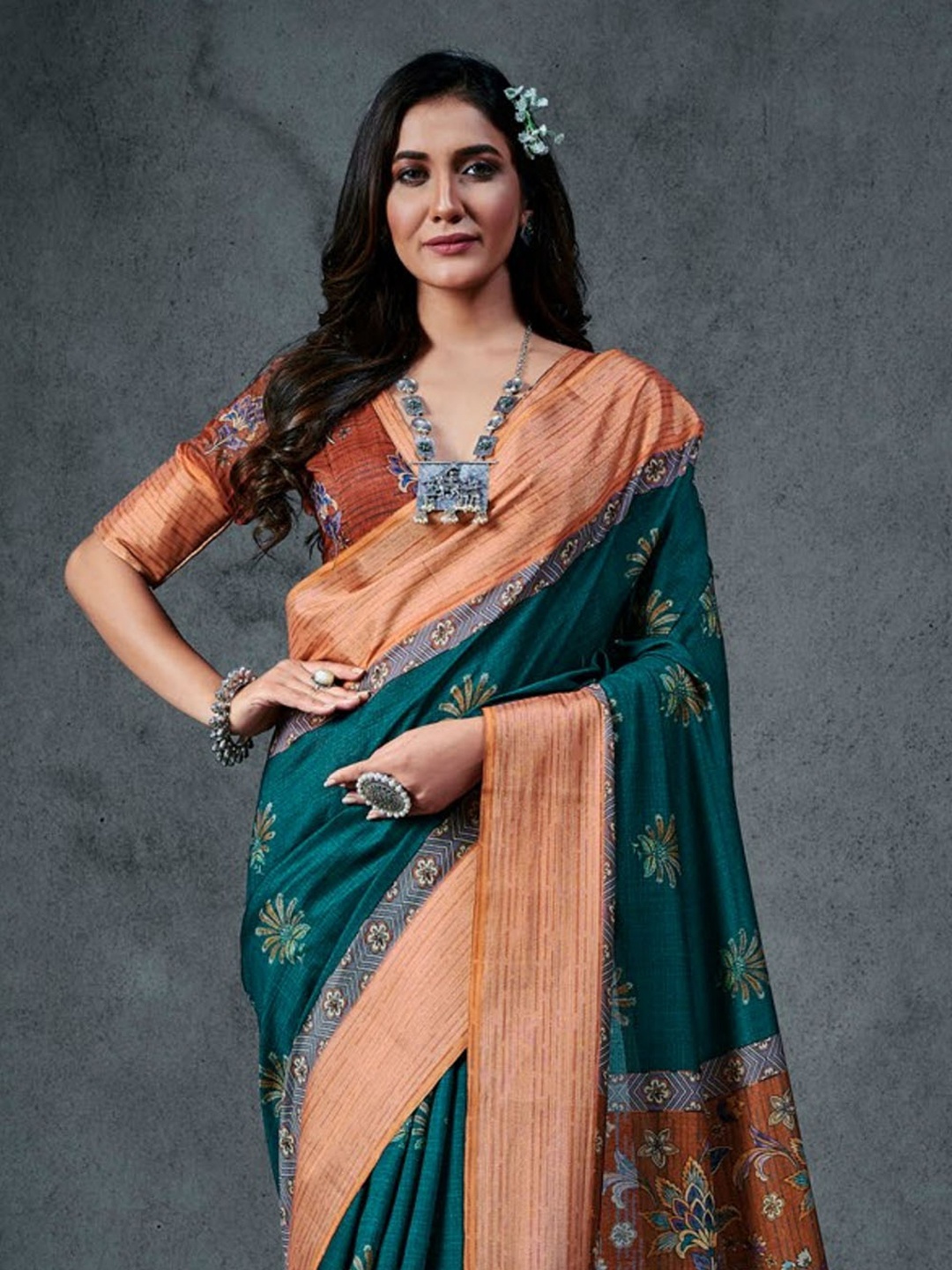 

KARAGIRI Floral Printed Saree, Green