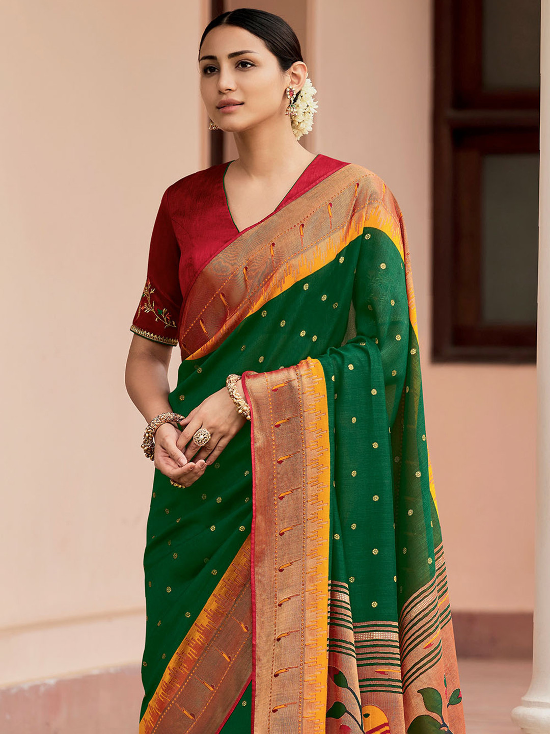 

KARAGIRI Floral Silk Blend Paithani Saree, Green