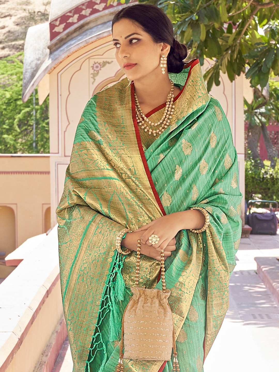 

KARAGIRI Lime Green & Gold-Toned Ethnic Motifs Zari Silk Blend Mysore Silk Saree