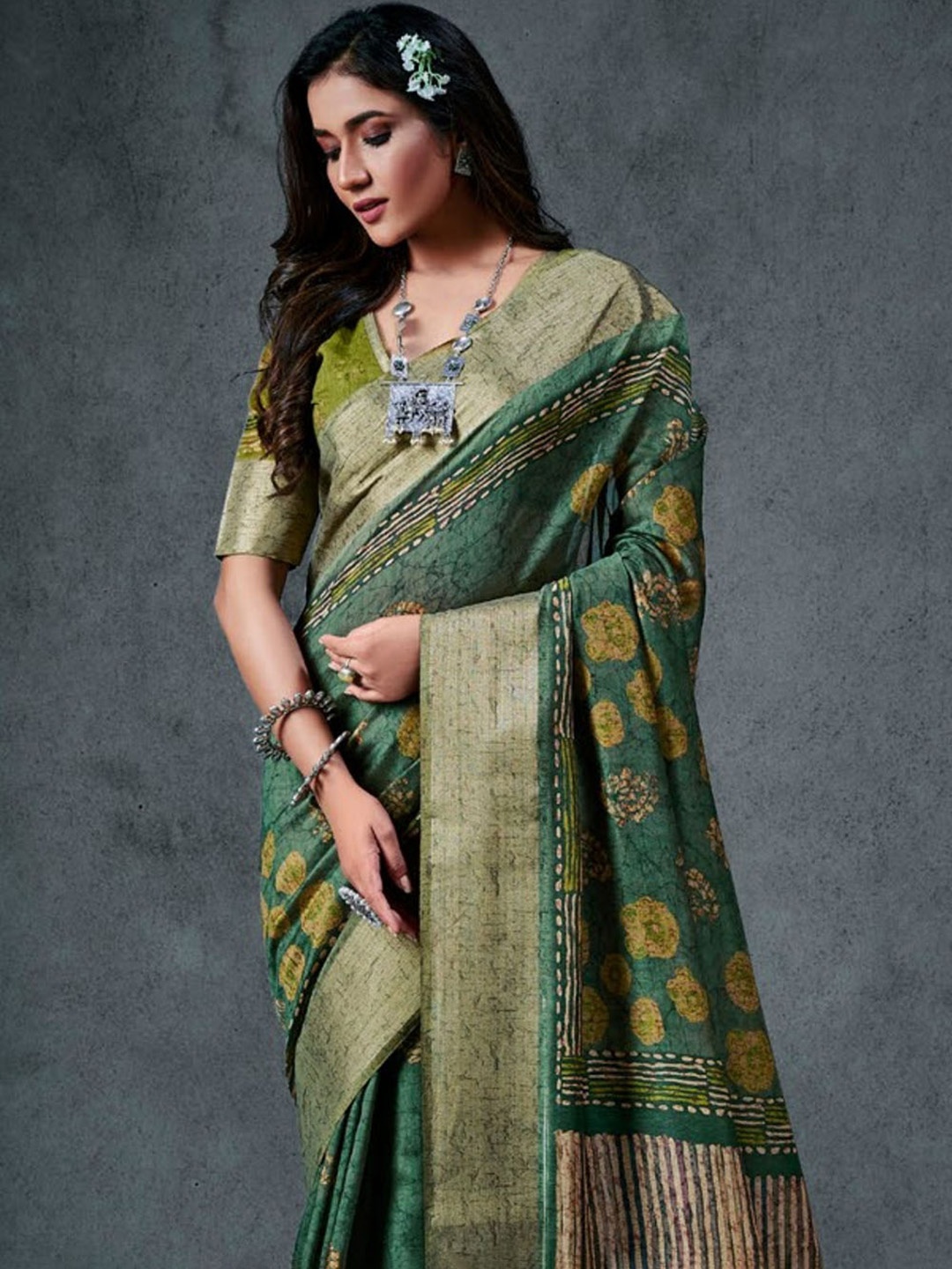 

KARAGIRI Ethnic Motifs Zari Saree, Green