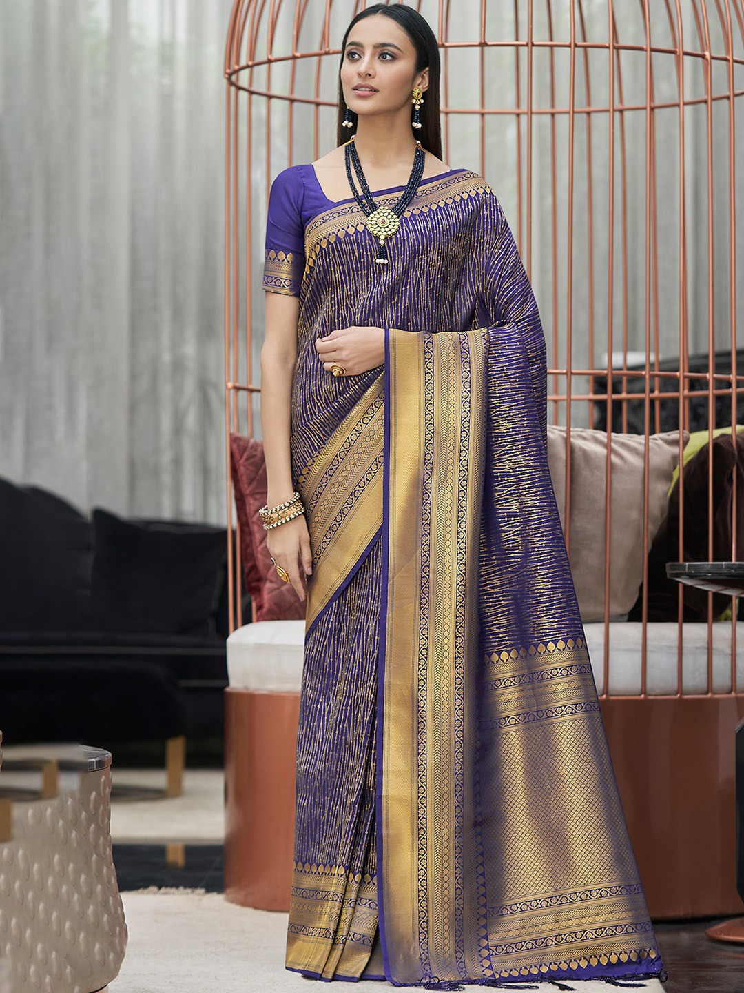 

KARAGIRI Blue & Gold-Toned Woven Design Zari Silk Blend Kanjeevaram Saree