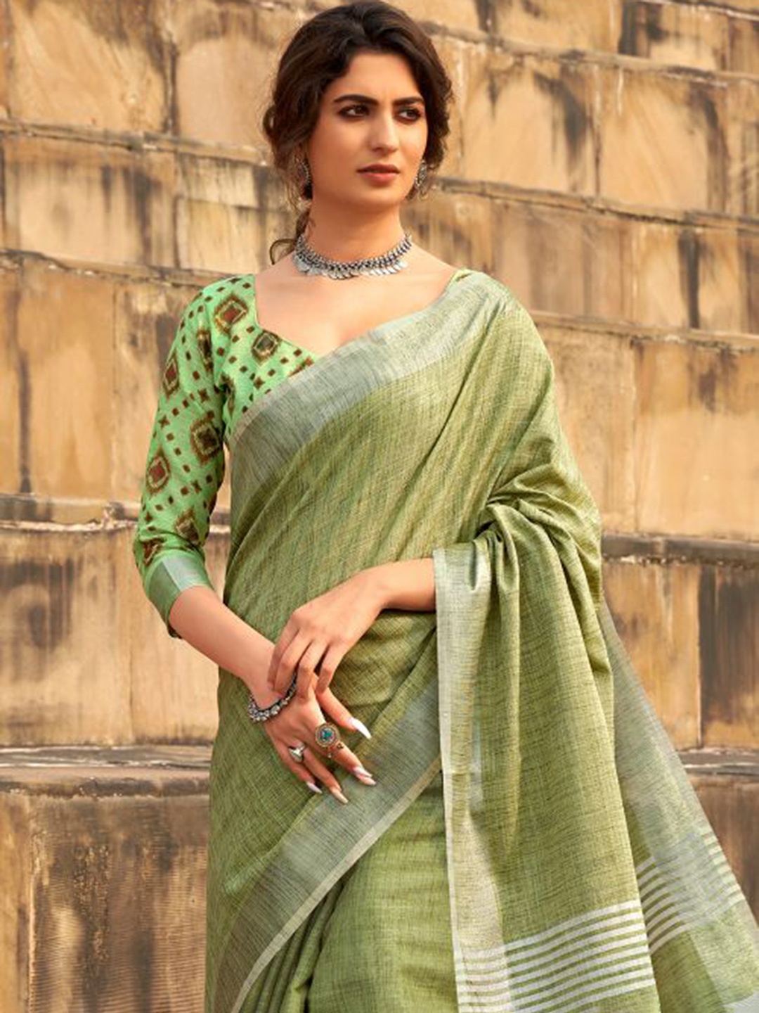 

KARAGIRI Green & White Zari Linen Blend Saree