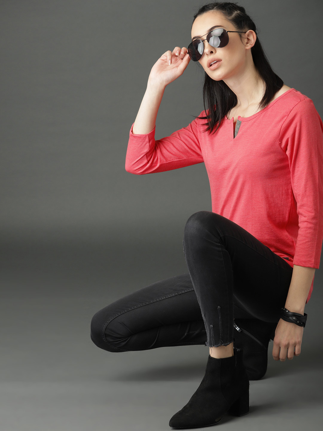 

Roadster Women Coral Pink Solid Round Neck T-shirt